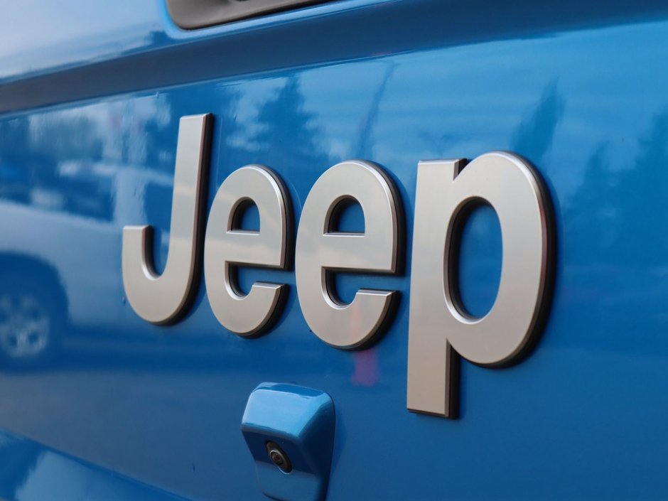 2021 Jeep Gladiator OVERLAND IN HYDRO BLUE PEARL EQUIPPED WITH A 3.6L V6 , 4X4 , 8SPD AUTO , ALPINE AUDIO , LSD , SAFETY GROUP , COLD WEATHER , TRAI-12