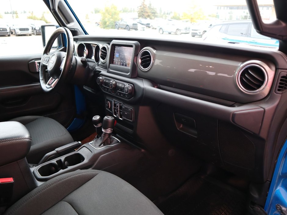 2021 Jeep Gladiator OVERLAND IN HYDRO BLUE PEARL EQUIPPED WITH A 3.6L V6 , 4X4 , 8SPD AUTO , ALPINE AUDIO , LSD , SAFETY GROUP , COLD WEATHER , TRAI-20