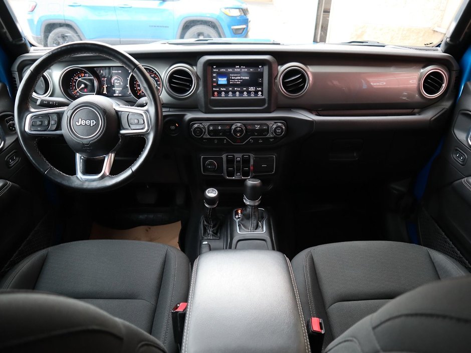 2021 Jeep Gladiator OVERLAND IN HYDRO BLUE PEARL EQUIPPED WITH A 3.6L V6 , 4X4 , 8SPD AUTO , ALPINE AUDIO , LSD , SAFETY GROUP , COLD WEATHER , TRAI-21