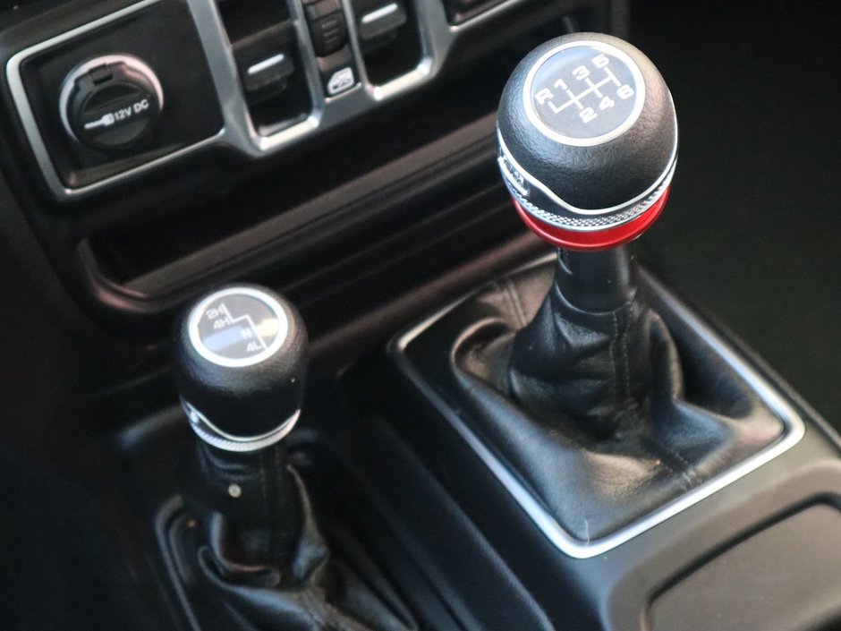 2023 Jeep Gladiator SPORT S IN BRIGHT WHITE EQUIPPED WITH A 3.6L V6 , 4X4 , 6SPD MANUAL , 17INCH RIMS , HARDTOP , COLD WEATHER GROUP , CONVENIENCE G-21