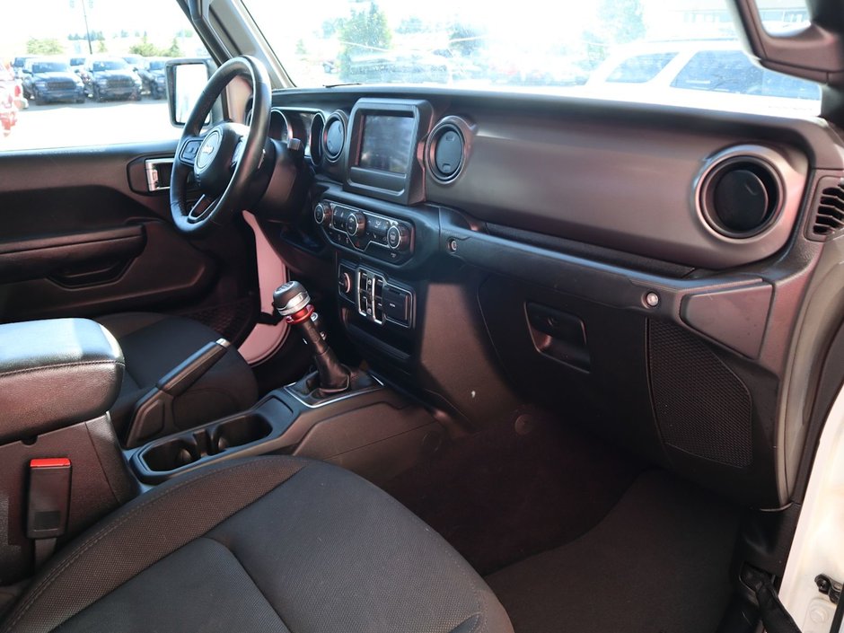 2023 Jeep Gladiator SPORT S IN BRIGHT WHITE EQUIPPED WITH A 3.6L V6 , 4X4 , 6SPD MANUAL , 17INCH RIMS , HARDTOP , COLD WEATHER GROUP , CONVENIENCE G-18