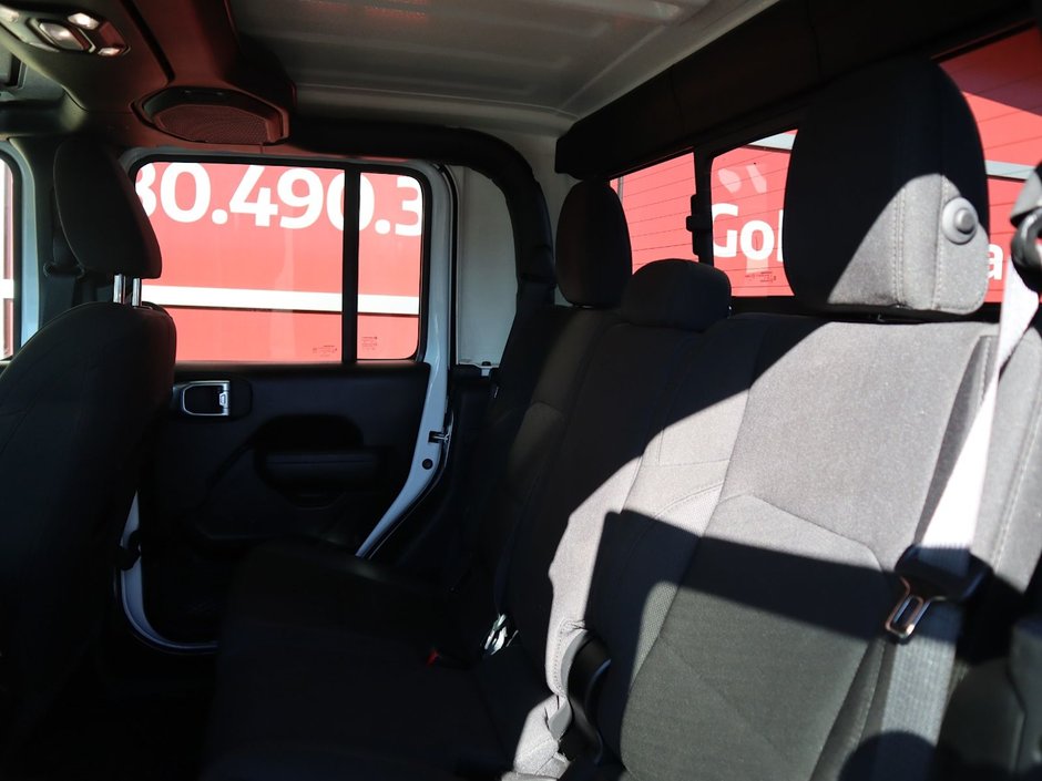 2023 Jeep Gladiator SPORT S IN BRIGHT WHITE EQUIPPED WITH A 3.6L V6 , 4X4 , 6SPD MANUAL , 17INCH RIMS , HARDTOP , COLD WEATHER GROUP , CONVENIENCE G-17