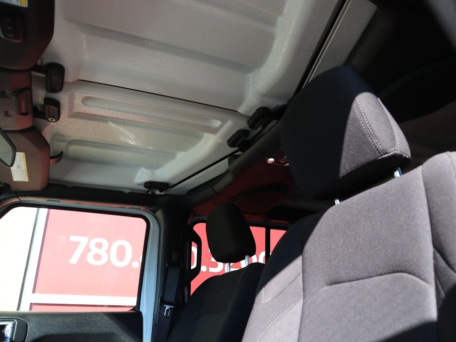 2023 Jeep Gladiator SPORT S IN BRIGHT WHITE EQUIPPED WITH A 3.6L V6 , 4X4 , 6SPD MANUAL , 17INCH RIMS , HARDTOP , COLD WEATHER GROUP , CONVENIENCE G-16