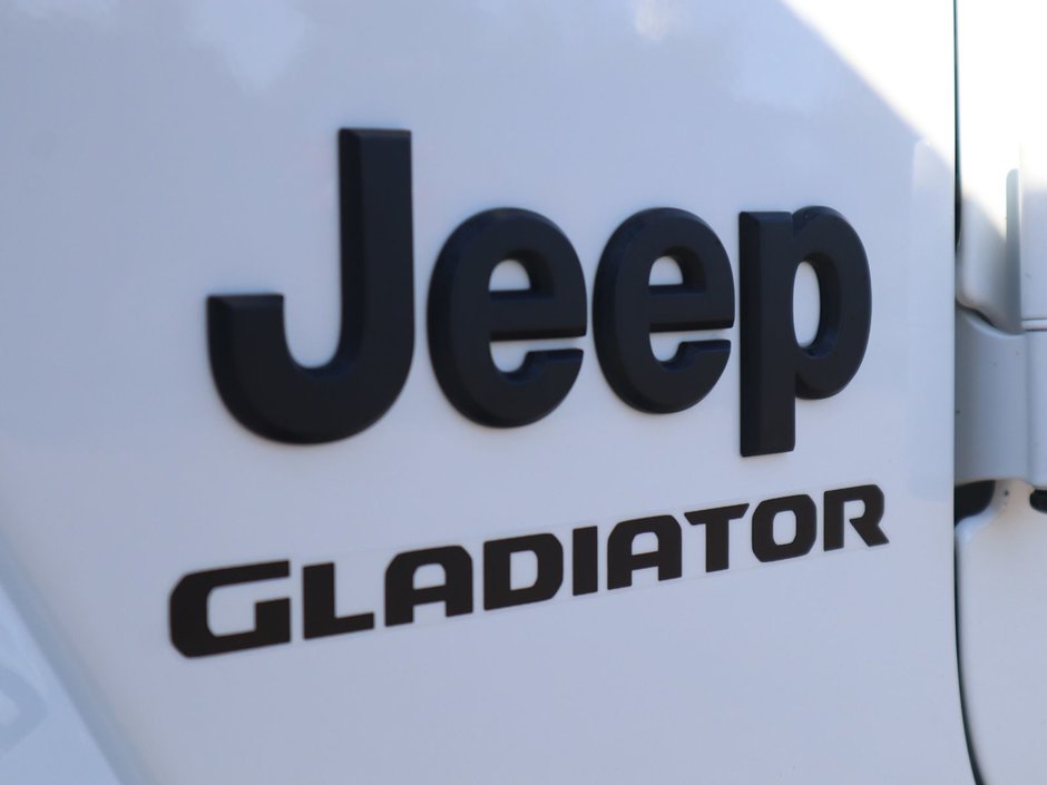 2023 Jeep Gladiator SPORT S IN BRIGHT WHITE EQUIPPED WITH A 3.6L V6 , 4X4 , 6SPD MANUAL , 17INCH RIMS , HARDTOP , COLD WEATHER GROUP , CONVENIENCE G-11