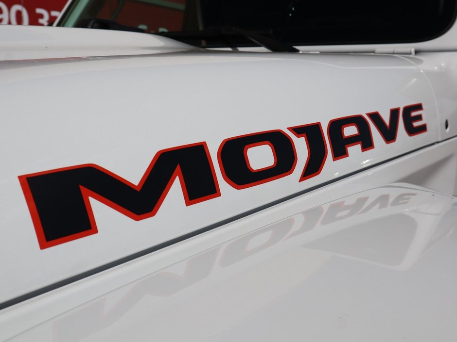 2023 Jeep Gladiator MOJAVE IN BRIGHT WHITE EQUIPPED WITH A 3.6L V6 , 4X4 , 8SPD AUTO , LEATHER HEATED SEATS + SW , 17INCH RIMS , REMOTE START , COLD-11