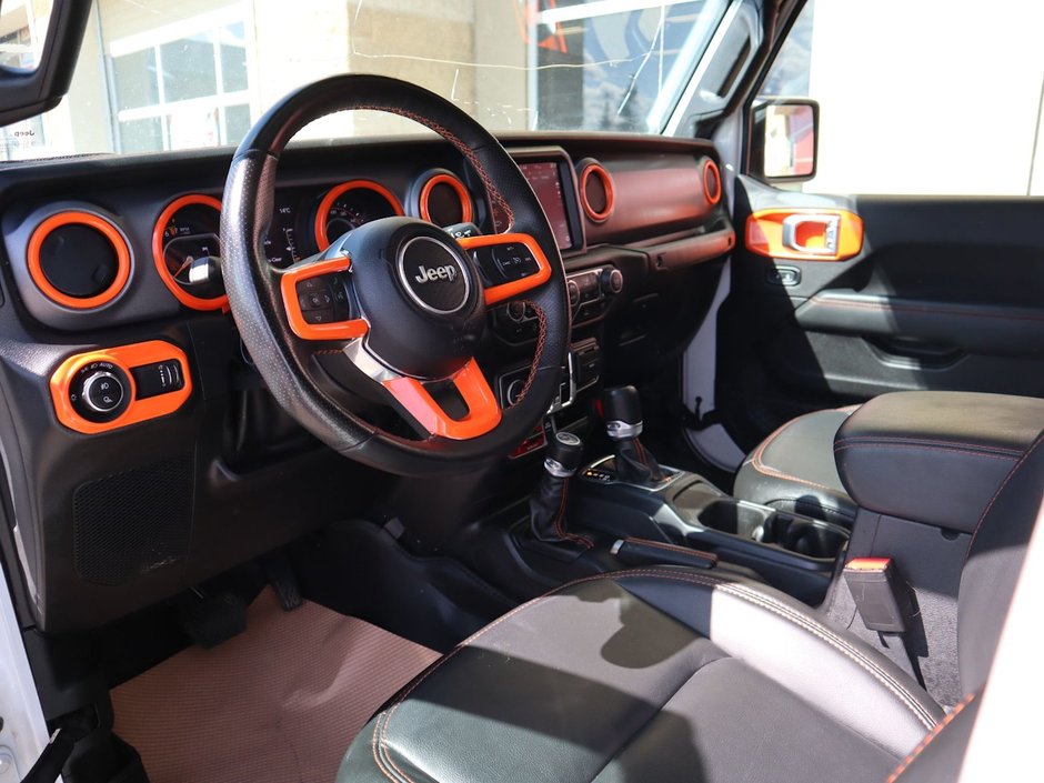 2023 Jeep Gladiator MOJAVE IN BRIGHT WHITE EQUIPPED WITH A 3.6L V6 , 4X4 , 8SPD AUTO , LEATHER HEATED SEATS + SW , 17INCH RIMS , REMOTE START , COLD-15