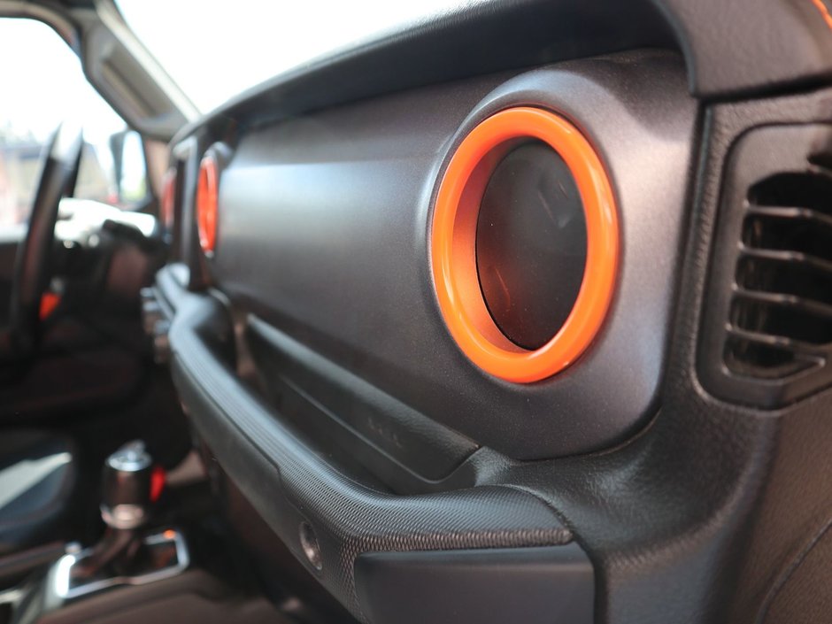 2023 Jeep Gladiator MOJAVE IN BRIGHT WHITE EQUIPPED WITH A 3.6L V6 , 4X4 , 8SPD AUTO , LEATHER HEATED SEATS + SW , 17INCH RIMS , REMOTE START , COLD-22