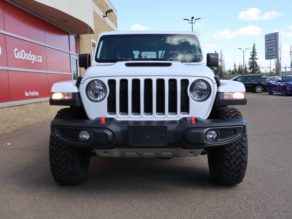 2023 Jeep Gladiator MOJAVE IN BRIGHT WHITE EQUIPPED WITH A 3.6L V6 , 4X4 , 8SPD AUTO , LEATHER HEATED SEATS + SW , 17INCH RIMS , REMOTE START , COLD-1