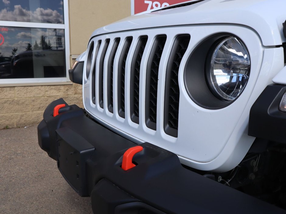 2023 Jeep Gladiator MOJAVE IN BRIGHT WHITE EQUIPPED WITH A 3.6L V6 , 4X4 , 8SPD AUTO , LEATHER HEATED SEATS + SW , 17INCH RIMS , REMOTE START , COLD-2