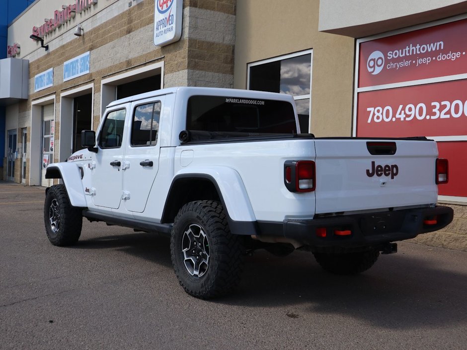 2023 Jeep Gladiator MOJAVE IN BRIGHT WHITE EQUIPPED WITH A 3.6L V6 , 4X4 , 8SPD AUTO , LEATHER HEATED SEATS + SW , 17INCH RIMS , REMOTE START , COLD-7