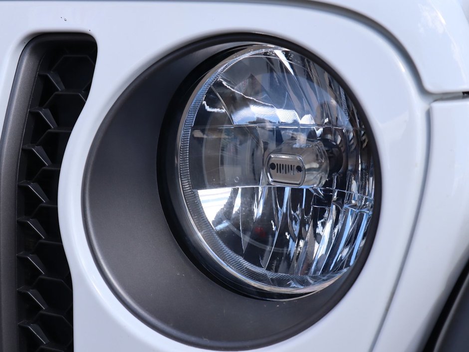 2023 Jeep Gladiator MOJAVE IN BRIGHT WHITE EQUIPPED WITH A 3.6L V6 , 4X4 , 8SPD AUTO , LEATHER HEATED SEATS + SW , 17INCH RIMS , REMOTE START , COLD-3