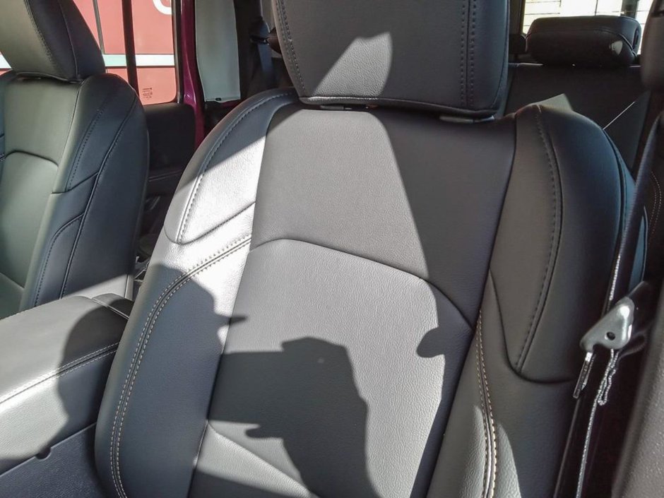 2024 Jeep Gladiator SPORT IN TUSCADERO PEARL EQUIPPED WITH A 3.6L V6 , 8SPD AUTO , 4X4 , CONVENIENCE GROUP , PREMIUM PCKG , HD ELECTRICAL GROUP , HE-19