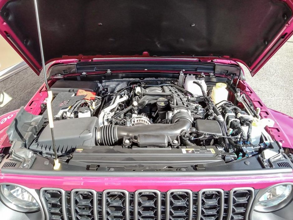 2024 Jeep Gladiator SPORT IN TUSCADERO PEARL EQUIPPED WITH A 3.6L V6 , 8SPD AUTO , 4X4 , CONVENIENCE GROUP , PREMIUM PCKG , HD ELECTRICAL GROUP , HE-9