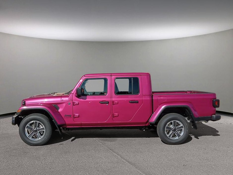 2024 Jeep Gladiator SPORT IN TUSCADERO PEARL EQUIPPED WITH A 3.6L V6 , 8SPD AUTO , 4X4 , CONVENIENCE GROUP , PREMIUM PCKG , HD ELECTRICAL GROUP , HE-2