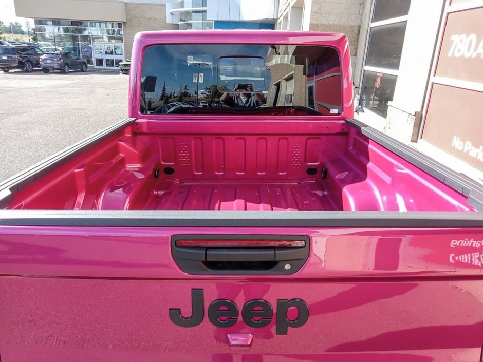 2024 Jeep Gladiator SPORT IN TUSCADERO PEARL EQUIPPED WITH A 3.6L V6 , 8SPD AUTO , 4X4 , CONVENIENCE GROUP , PREMIUM PCKG , HD ELECTRICAL GROUP , HE-11
