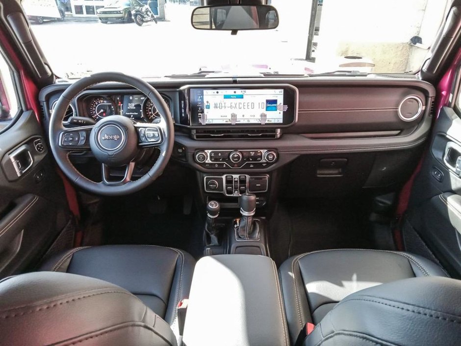 2024 Jeep Gladiator SPORT IN TUSCADERO PEARL EQUIPPED WITH A 3.6L V6 , 8SPD AUTO , 4X4 , CONVENIENCE GROUP , PREMIUM PCKG , HD ELECTRICAL GROUP , HE-23