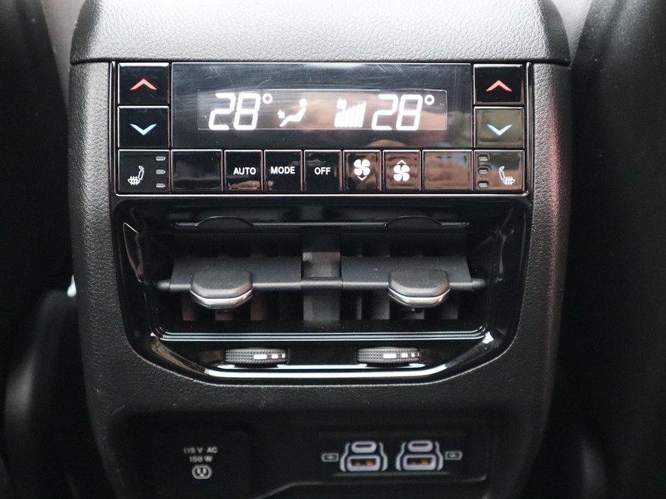 2022 Jeep Grand Cherokee L OVERLAND IN SILVER ZYNITH EQUIPPED WITH A 5.7L HEMI V8 , 4X4 , 8SPD TF AUTO , 10.1INCH W/NAV , 19 SPEAKER MCINTOSH AUDIO , LUXUR-28