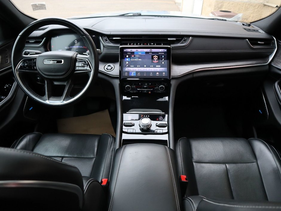 2022 Jeep Grand Cherokee L OVERLAND IN SILVER ZYNITH EQUIPPED WITH A 5.7L HEMI V8 , 4X4 , 8SPD TF AUTO , 10.1INCH W/NAV , 19 SPEAKER MCINTOSH AUDIO , LUXUR-29