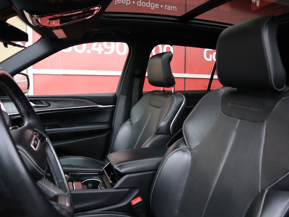 2022 Jeep Grand Cherokee L OVERLAND IN SILVER ZYNITH EQUIPPED WITH A 5.7L HEMI V8 , 4X4 , 8SPD TF AUTO , 10.1INCH W/NAV , 19 SPEAKER MCINTOSH AUDIO , LUXUR-20