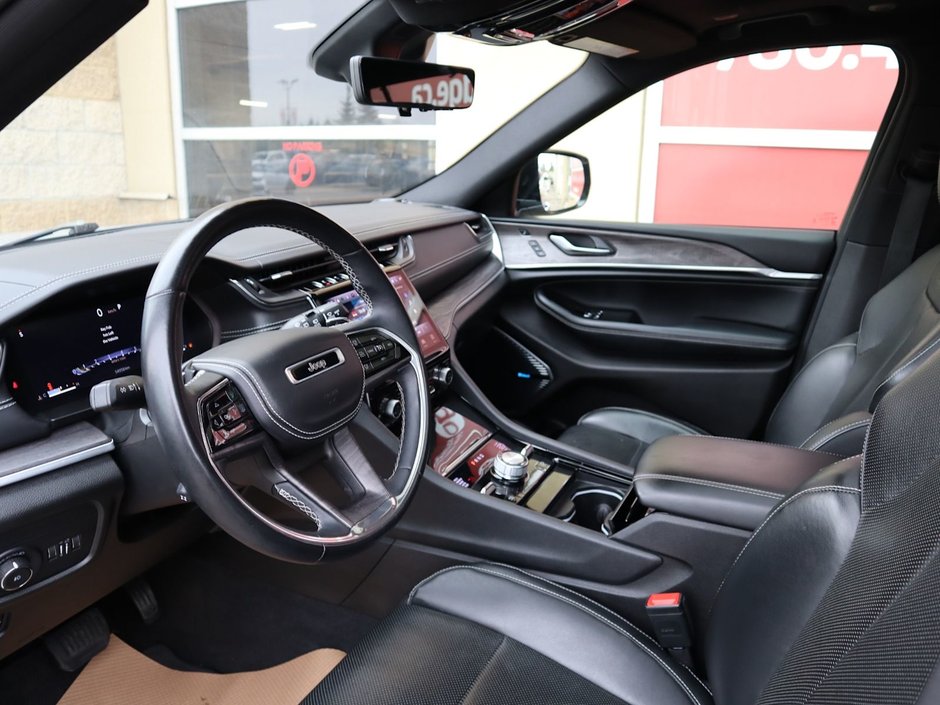 2022 Jeep Grand Cherokee L OVERLAND IN SILVER ZYNITH EQUIPPED WITH A 5.7L HEMI V8 , 4X4 , 8SPD TF AUTO , 10.1INCH W/NAV , 19 SPEAKER MCINTOSH AUDIO , LUXUR-16