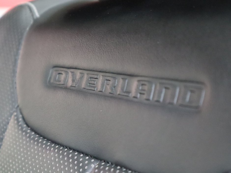 2022 Jeep Grand Cherokee L OVERLAND IN SILVER ZYNITH EQUIPPED WITH A 5.7L HEMI V8 , 4X4 , 8SPD TF AUTO , 10.1INCH W/NAV , 19 SPEAKER MCINTOSH AUDIO , LUXUR-21