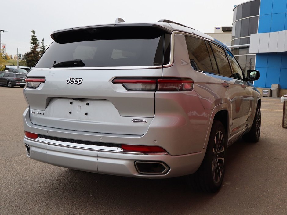 2022 Jeep Grand Cherokee L OVERLAND IN SILVER ZYNITH EQUIPPED WITH A 5.7L HEMI V8 , 4X4 , 8SPD TF AUTO , 10.1INCH W/NAV , 19 SPEAKER MCINTOSH AUDIO , LUXUR-9