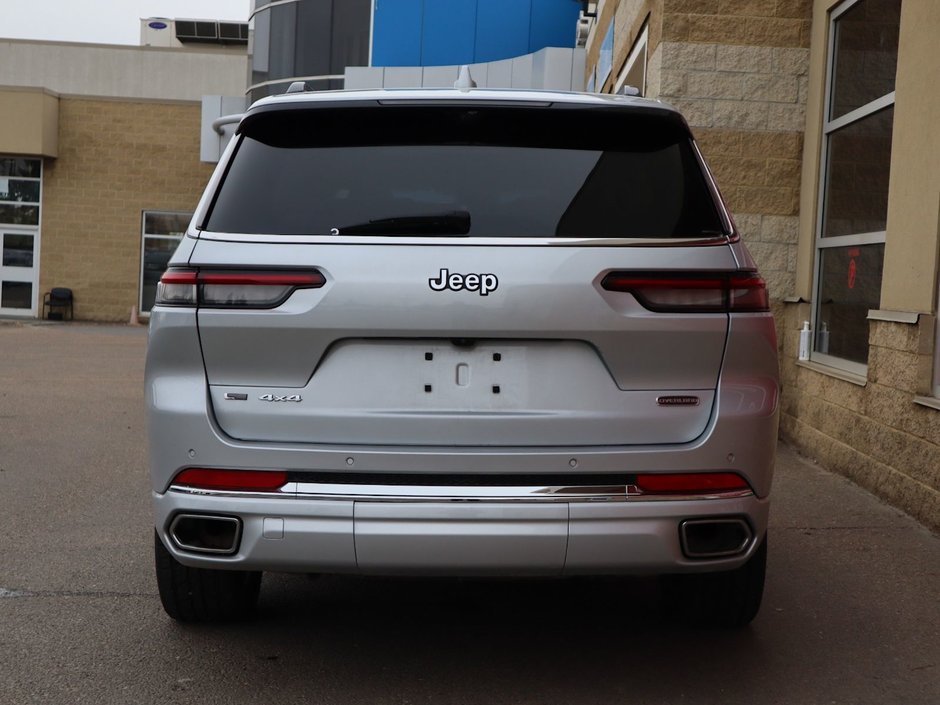 2022 Jeep Grand Cherokee L OVERLAND IN SILVER ZYNITH EQUIPPED WITH A 5.7L HEMI V8 , 4X4 , 8SPD TF AUTO , 10.1INCH W/NAV , 19 SPEAKER MCINTOSH AUDIO , LUXUR-8
