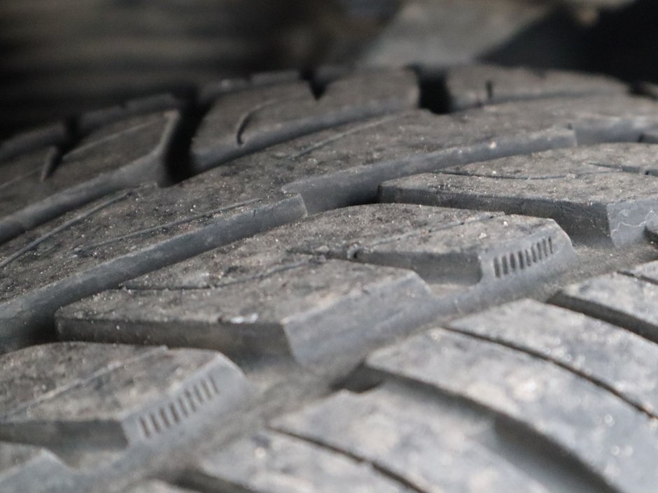 2022 Jeep Grand Cherokee L OVERLAND IN SILVER ZYNITH EQUIPPED WITH A 5.7L HEMI V8 , 4X4 , 8SPD TF AUTO , 10.1INCH W/NAV , 19 SPEAKER MCINTOSH AUDIO , LUXUR-5