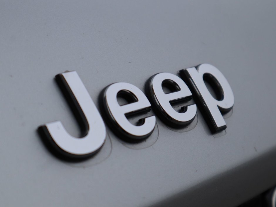 2022 Jeep Grand Cherokee L OVERLAND IN SILVER ZYNITH EQUIPPED WITH A 5.7L HEMI V8 , 4X4 , 8SPD TF AUTO , 10.1INCH W/NAV , 19 SPEAKER MCINTOSH AUDIO , LUXUR-2