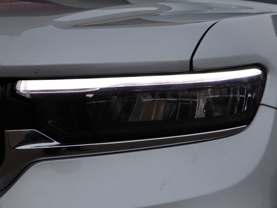 2022 Jeep Grand Cherokee L OVERLAND IN SILVER ZYNITH EQUIPPED WITH A 5.7L HEMI V8 , 4X4 , 8SPD TF AUTO , 10.1INCH W/NAV , 19 SPEAKER MCINTOSH AUDIO , LUXUR-3