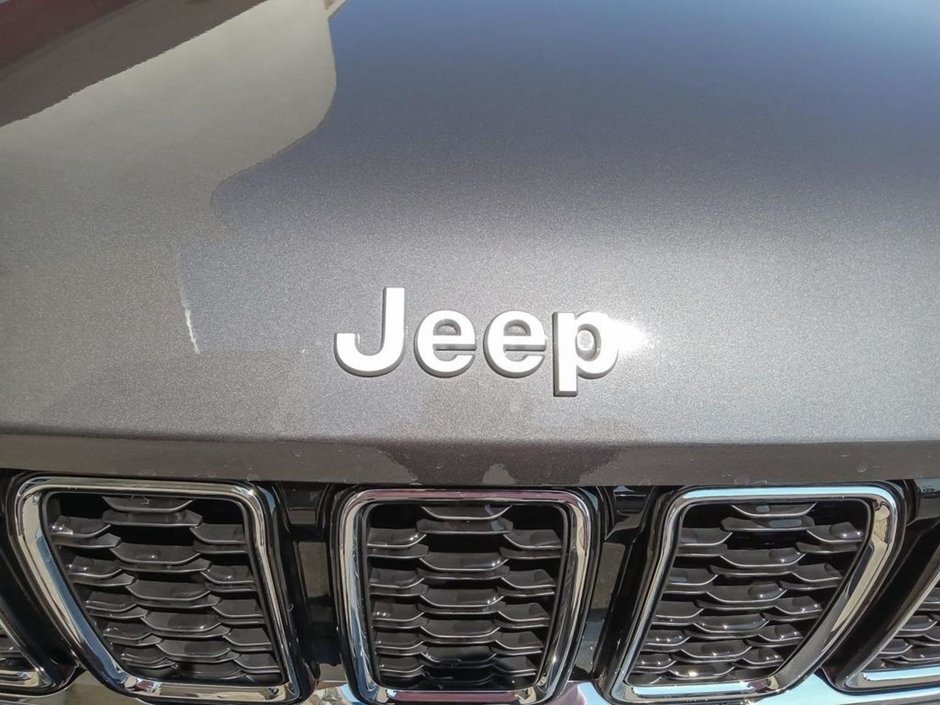2024 Jeep Grand Cherokee L LIMITED IN BALTIC GREY EQUIPPED WITH A 3.6L V6 , 4X4 , 8SPD TF AUTO , 20INCH RIMS , PANO SUNROOF , LEATHERETTE HEATED SEATS + SW-8