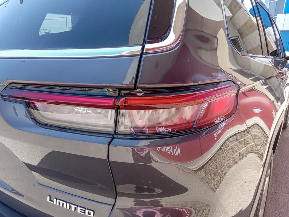 2024 Jeep Grand Cherokee L LIMITED IN BALTIC GREY EQUIPPED WITH A 3.6L V6 , 4X4 , 8SPD TF AUTO , 20INCH RIMS , PANO SUNROOF , LEATHERETTE HEATED SEATS + SW-10