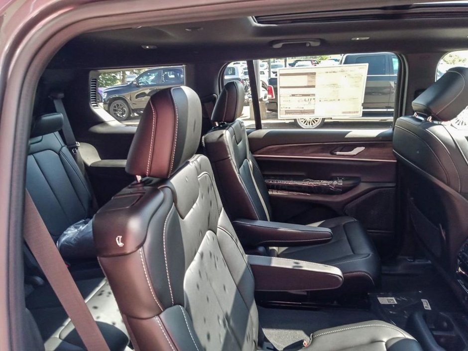 2024 Jeep Grand Cherokee L LIMITED IN BALTIC GREY EQUIPPED WITH A 3.6L V6 , 4X4 , 8SPD TF AUTO , 20INCH RIMS , PANO SUNROOF , LEATHERETTE HEATED SEATS + SW-22