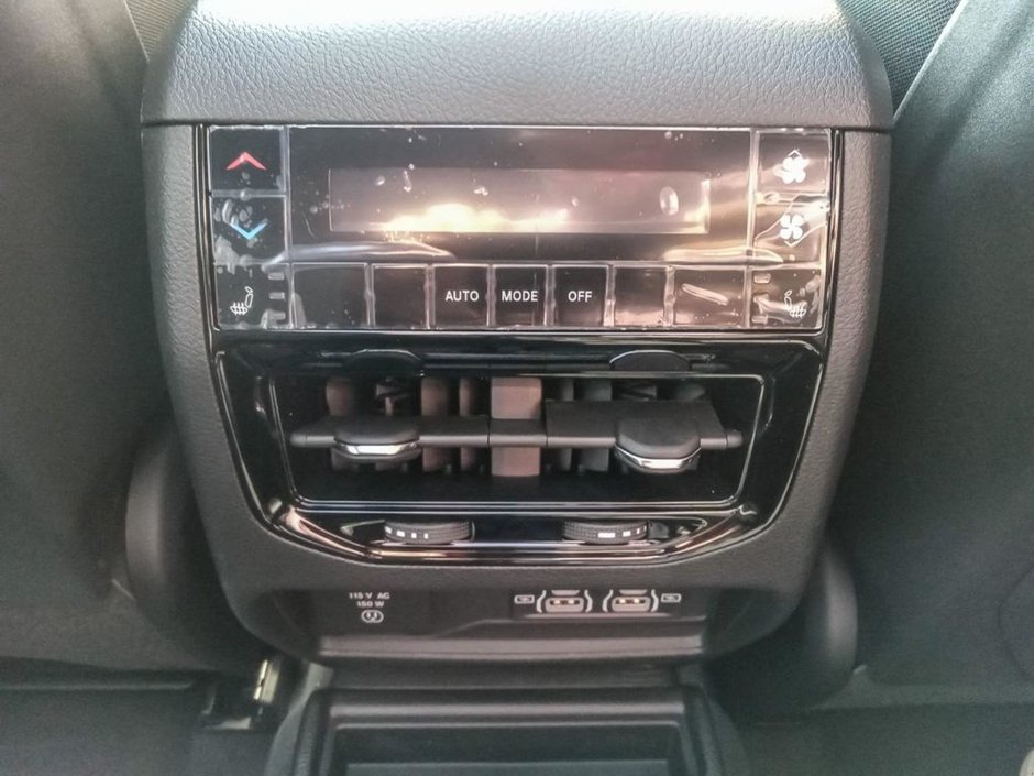 2024 Jeep Grand Cherokee L LIMITED IN BALTIC GREY EQUIPPED WITH A 3.6L V6 , 4X4 , 8SPD TF AUTO , 20INCH RIMS , PANO SUNROOF , LEATHERETTE HEATED SEATS + SW-25