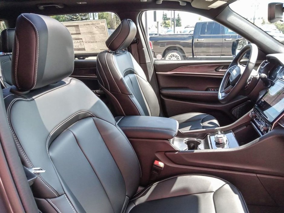 2024 Jeep Grand Cherokee L LIMITED IN BALTIC GREY EQUIPPED WITH A 3.6L V6 , 4X4 , 8SPD TF AUTO , 20INCH RIMS , PANO SUNROOF , LEATHERETTE HEATED SEATS + SW-21