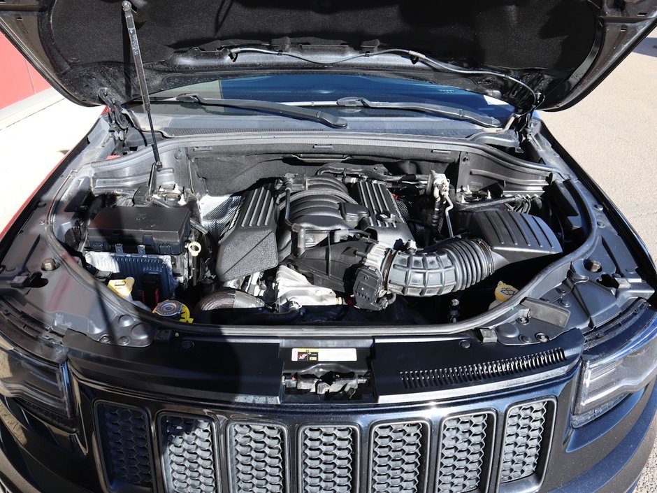 2016 Jeep Grand Cherokee SRT IN BRILLIANT BLACK EQUIPPED WITH A 6.4L SRT V8 , 4X4 , 8SPD TF AUTO , PANORAMIC SUNROOF , 19 SPEAKER HK AUDIO , 20INCH RIMS-28