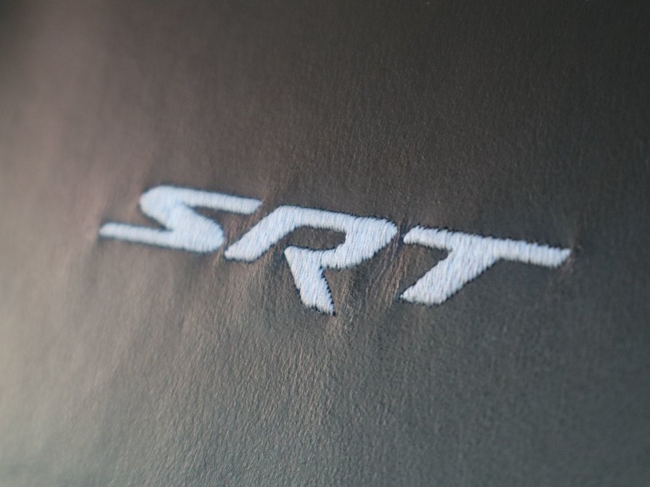 2016 Jeep Grand Cherokee SRT IN BRILLIANT BLACK EQUIPPED WITH A 6.4L SRT V8 , 4X4 , 8SPD TF AUTO , PANORAMIC SUNROOF , 19 SPEAKER HK AUDIO , 20INCH RIMS-17