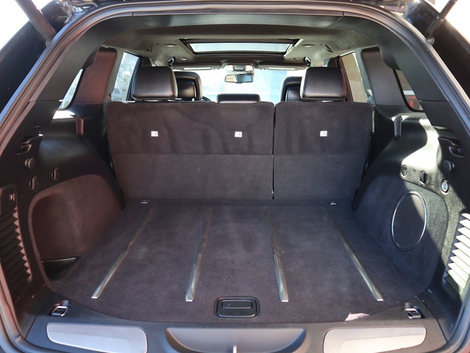 2016 Jeep Grand Cherokee SRT IN BRILLIANT BLACK EQUIPPED WITH A 6.4L SRT V8 , 4X4 , 8SPD TF AUTO , PANORAMIC SUNROOF , 19 SPEAKER HK AUDIO , 20INCH RIMS-20