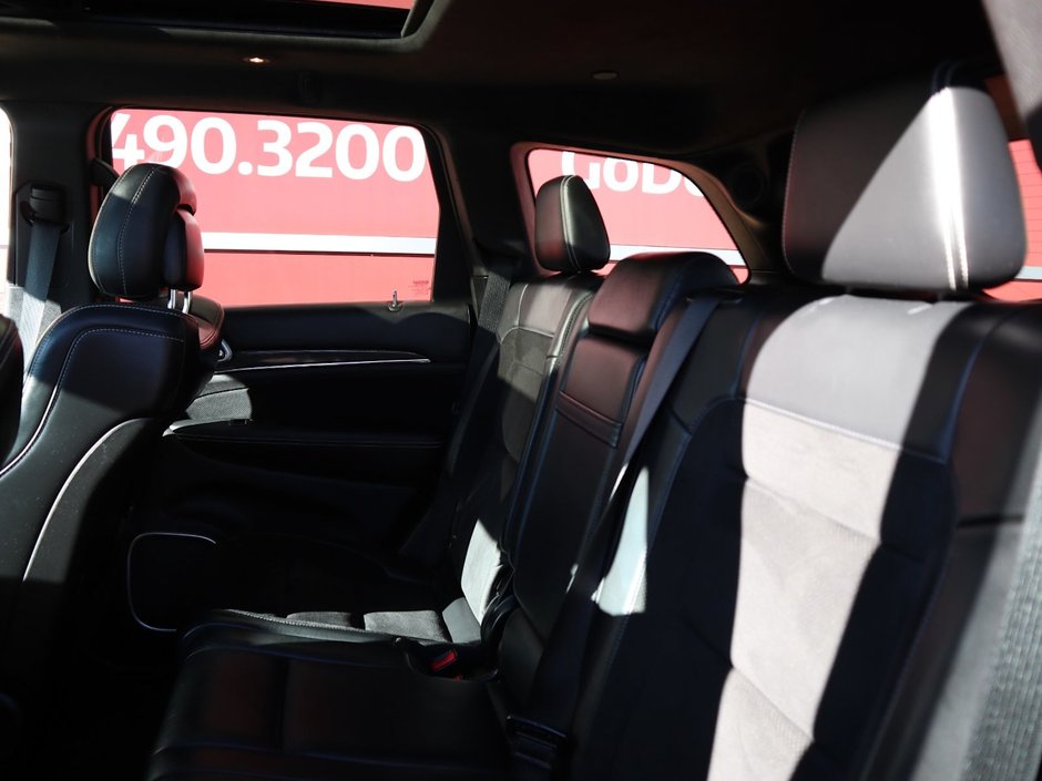 2016 Jeep Grand Cherokee SRT IN BRILLIANT BLACK EQUIPPED WITH A 6.4L SRT V8 , 4X4 , 8SPD TF AUTO , PANORAMIC SUNROOF , 19 SPEAKER HK AUDIO , 20INCH RIMS-19