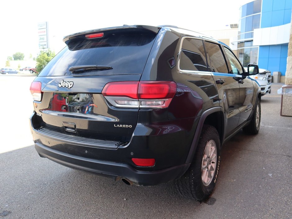 2020 Jeep Grand Cherokee LAREDO IN DIAMOND BLACK EQUIPPED WITH A 3.6L V6 , 4X4 , 8SPD TF AUTO , BACKUP CAM , BSM/RCPD , PARK SENSE REAR , KEYLESS ENTRY W-9