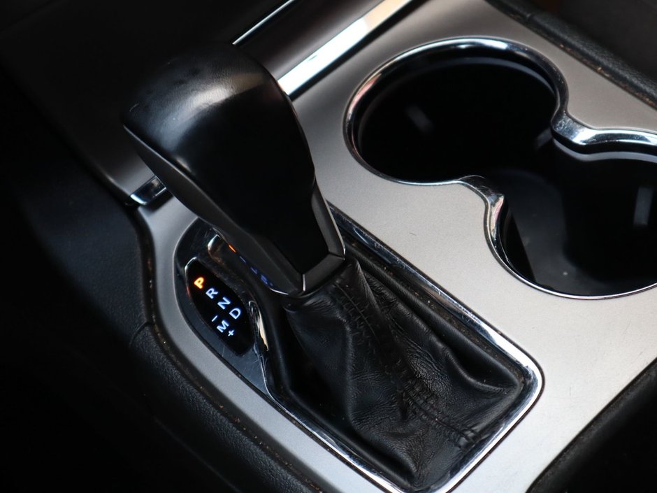 2020 Jeep Grand Cherokee LAREDO IN DIAMOND BLACK EQUIPPED WITH A 3.6L V6 , 4X4 , 8SPD TF AUTO , BACKUP CAM , BSM/RCPD , PARK SENSE REAR , KEYLESS ENTRY W-24