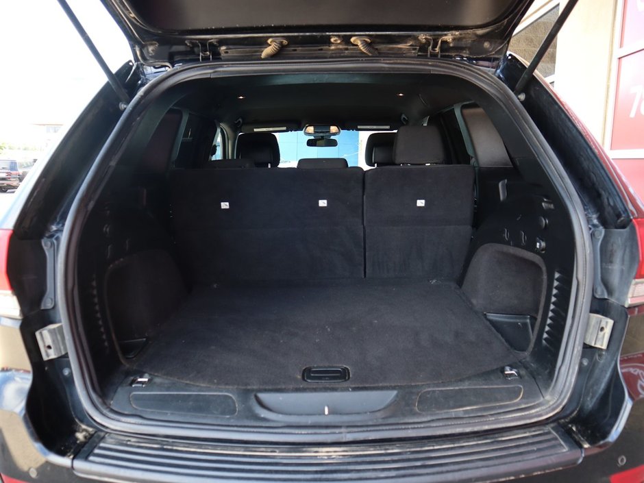 2020 Jeep Grand Cherokee LAREDO IN DIAMOND BLACK EQUIPPED WITH A 3.6L V6 , 4X4 , 8SPD TF AUTO , BACKUP CAM , BSM/RCPD , PARK SENSE REAR , KEYLESS ENTRY W-8