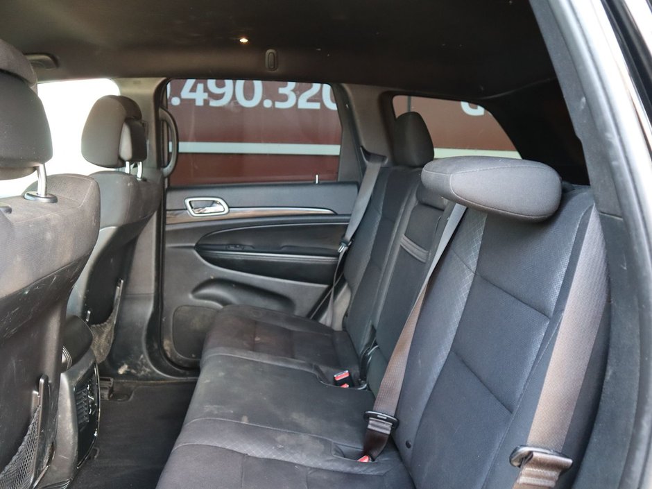 2020 Jeep Grand Cherokee LAREDO IN DIAMOND BLACK EQUIPPED WITH A 3.6L V6 , 4X4 , 8SPD TF AUTO , BACKUP CAM , BSM/RCPD , PARK SENSE REAR , KEYLESS ENTRY W-19