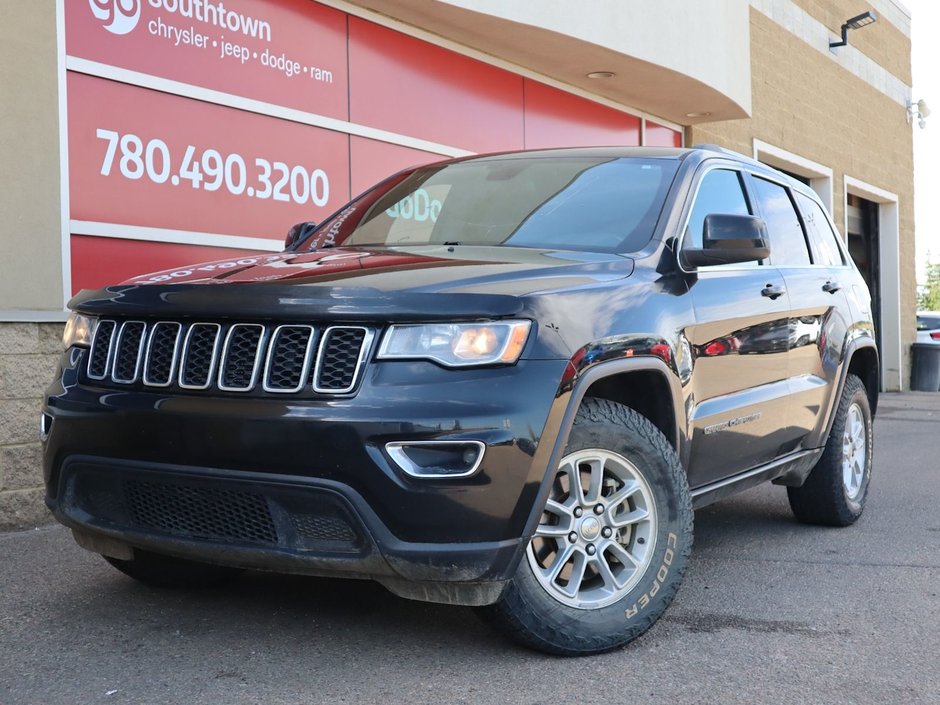 2020 Jeep Grand Cherokee LAREDO IN DIAMOND BLACK EQUIPPED WITH A 3.6L V6 , 4X4 , 8SPD TF AUTO , BACKUP CAM , BSM/RCPD , PARK SENSE REAR , KEYLESS ENTRY W-0
