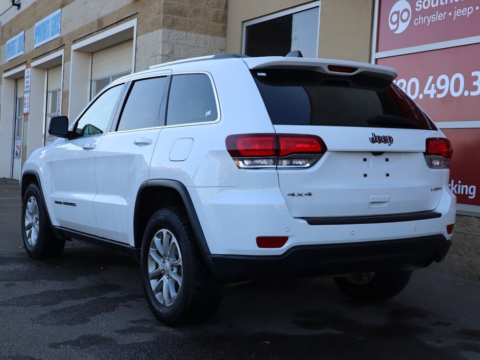 2021 Jeep Grand Cherokee LAREDO IN BRIGHT WHITE EQUIPPED 3.6L V6 , 4X4 , 8SPD TF AUTO , BSM/RCPD , BACKUP CAM , PARK SENSE REAR , HEATED SEATS + SW , KEY-6