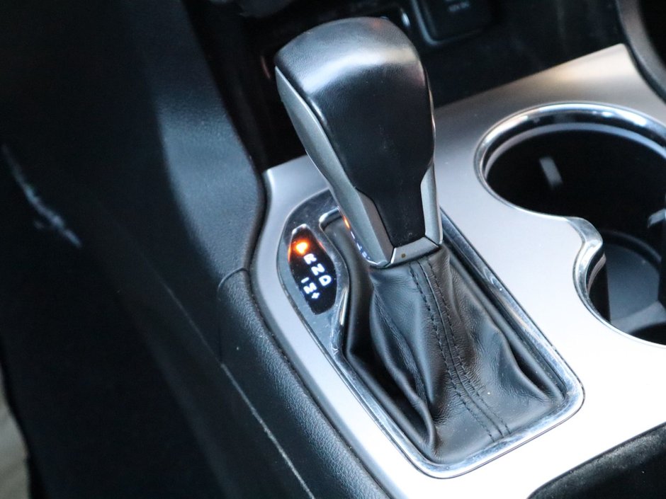 2021 Jeep Grand Cherokee LAREDO IN BRIGHT WHITE EQUIPPED 3.6L V6 , 4X4 , 8SPD TF AUTO , BSM/RCPD , BACKUP CAM , PARK SENSE REAR , HEATED SEATS + SW , KEY-22