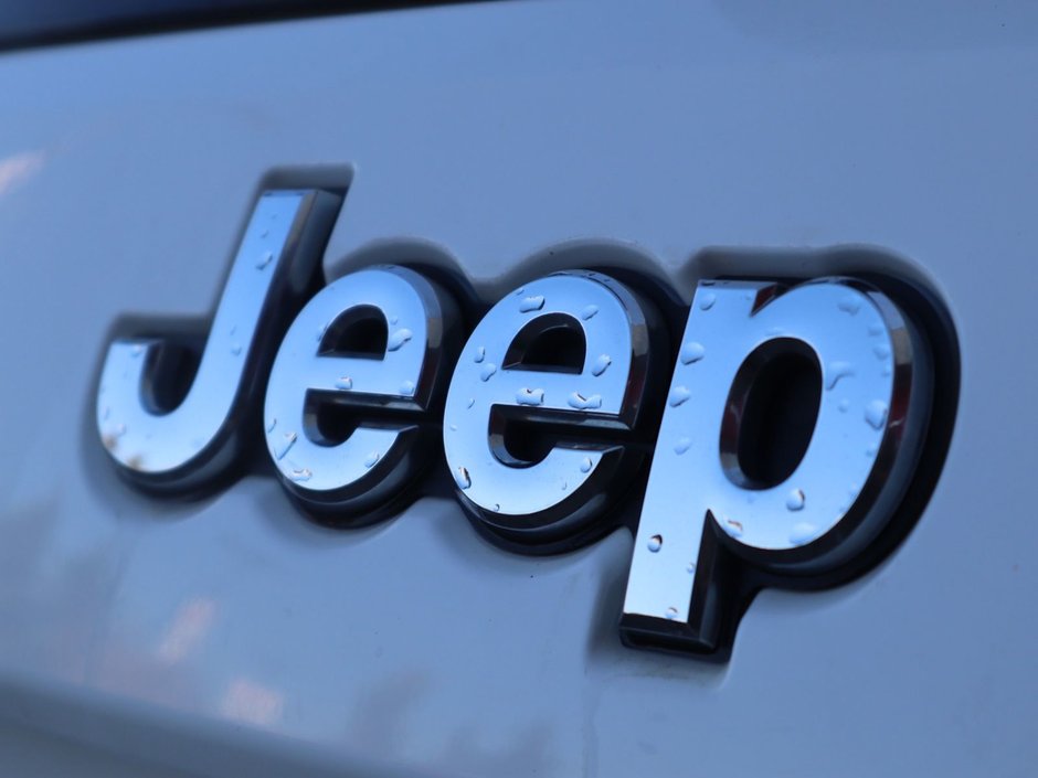 2021 Jeep Grand Cherokee LAREDO IN BRIGHT WHITE EQUIPPED 3.6L V6 , 4X4 , 8SPD TF AUTO , BSM/RCPD , BACKUP CAM , PARK SENSE REAR , HEATED SEATS + SW , KEY-11