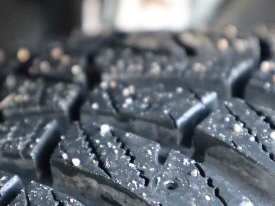 2021 Jeep Grand Cherokee LAREDO IN BRIGHT WHITE EQUIPPED 3.6L V6 , 4X4 , 8SPD TF AUTO , BSM/RCPD , BACKUP CAM , PARK SENSE REAR , HEATED SEATS + SW , KEY-4