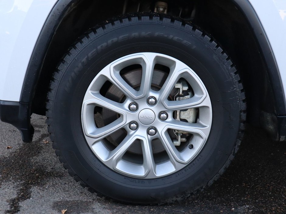 2021 Jeep Grand Cherokee LAREDO IN BRIGHT WHITE EQUIPPED 3.6L V6 , 4X4 , 8SPD TF AUTO , BSM/RCPD , BACKUP CAM , PARK SENSE REAR , HEATED SEATS + SW , KEY-3