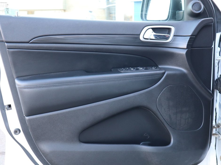 2021 Jeep Grand Cherokee LAREDO IN BRIGHT WHITE EQUIPPED 3.6L V6 , 4X4 , 8SPD TF AUTO , BSM/RCPD , BACKUP CAM , PARK SENSE REAR , HEATED SEATS + SW , KEY-15